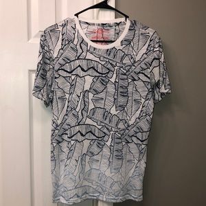 Blue ombré leaf patterned tee